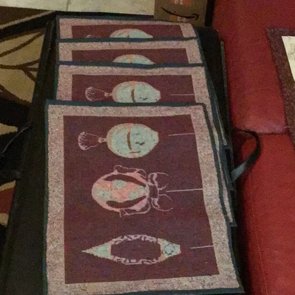 Christmas set: 1 runner & 4 placemats, like new!